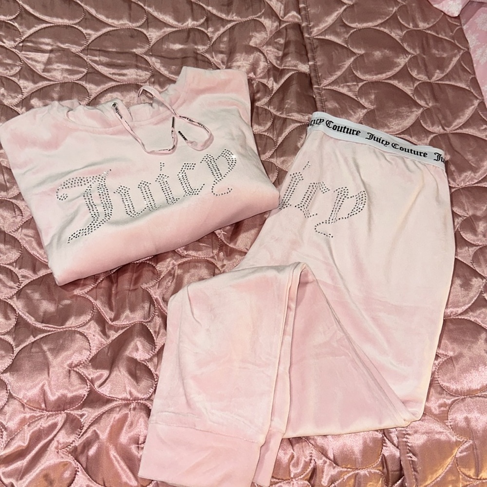 Juicy Couture Women’s 2 Piece Velvet Set